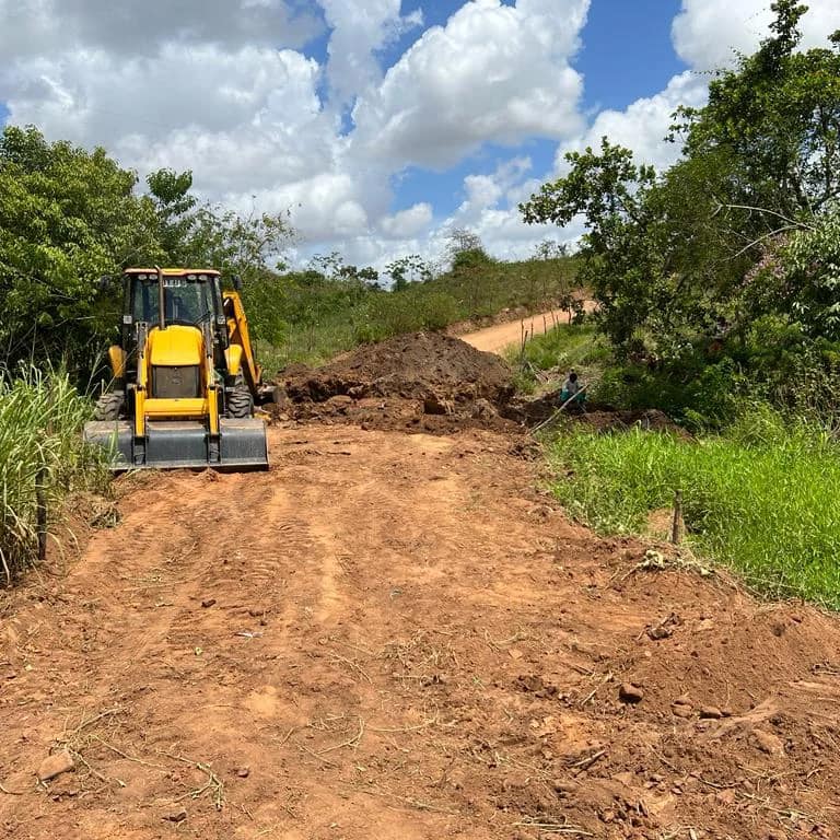 Prefeitura de Araçagi inicia construção de uma passagem olhada no sítio Quandú